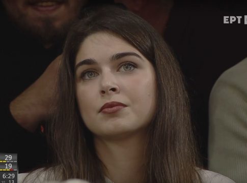 «Τρελάθηκε» ο σκηνοθέτης στο Κολοσσός-Μαρούσι: Η καλλονή που… ζάλισε την κάμερα με τα υπέροχα μάτια της (vid)