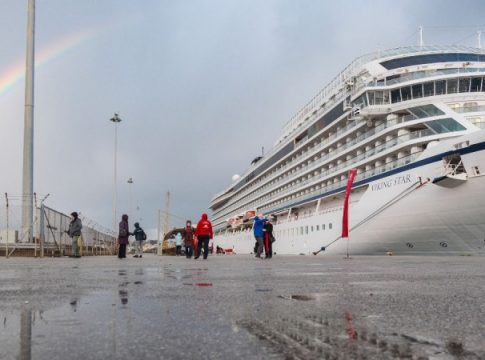 Τουρισμός στη Σαντορίνη: Ήχησε το πρώτο «καμπανάκι» – «Έχασε» κρουαζιερόπλοιο με 893 επιβάτες