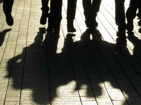 Συμμορία ανηλίκων είχε γίνει ο φόβος και ο τρόμος οδηγών και περαστικών στις Αχαρνές – 7 συλλήψεις