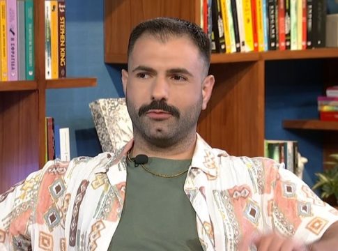«Καίει» και τον Μπιμπίλα ο Καρκάς: «Φύλαγε τσίλιες έξω από καμαρίνια για να πηγαίνει ο Φιλιππίδης με τη μία και την άλλη & το παίζει φίλος στη γυναίκα του»