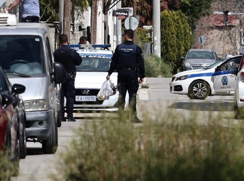 Κορωπί: Ο 51χρονος με το κατσαβίδι είχε επιτεθεί και σε δεύτερο πολίτη – Χτύπησε μανάβη με πέτρα