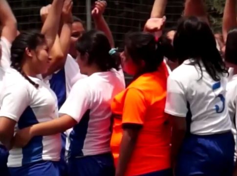 «Σταθείτε μαζί μας»: Αφγανές ποδοσφαιρίστριες απευθύνουν παγκόσμια έκκληση για τη σωτηρία του γυναικείου αθλητισμού