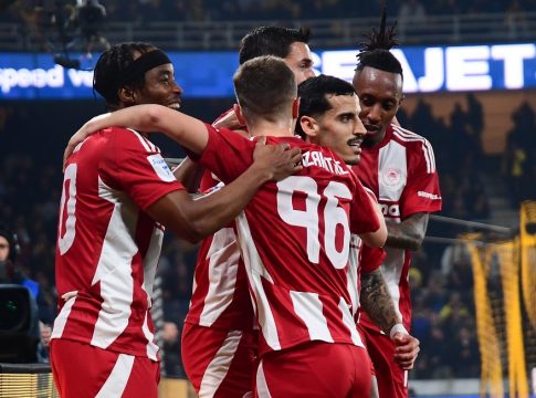 Εννέα γκολ σε μια εβδομάδα ο Ολυμπιακός σε ΑΕΚ και ΠΑΟΚ – Και αγκαλιά με το νταμπλ (vids)