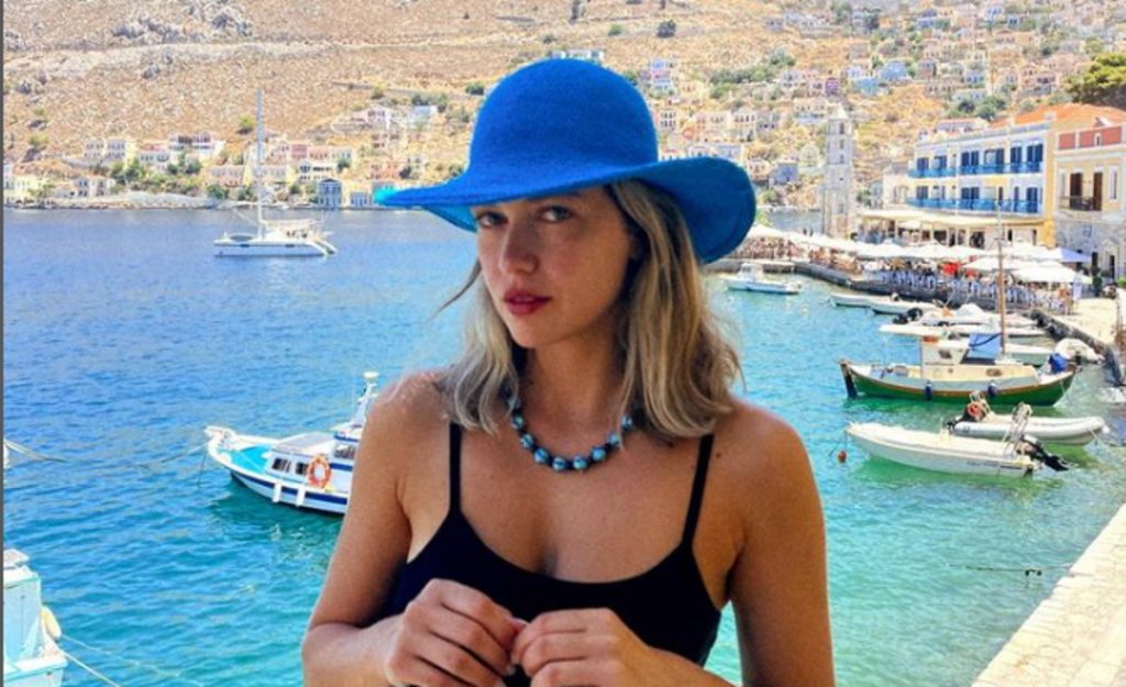 Έκανε τη Κίμωλο να παραμιλάει: Μόλις κατάλαβαν ποια φοράει το μπικίνι, έβγαλαν τα κινητά και τραβούσαν φωτογραφίες