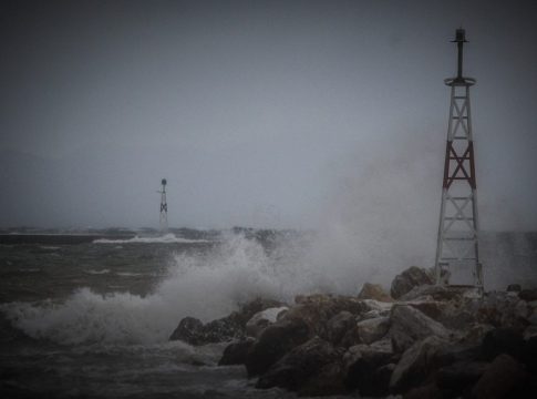 Καιρός: Θυελλώδεις βοριάδες στο Αιγαίο και άνοδος της θερμοκρασίας