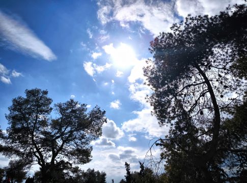 Καιρός: Μικρή πτώση της θερμοκρασίας το Σάββατο – Αναλυτική πρόγνωση