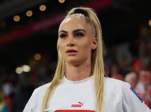«Πιπεράτη» αποκάλυψη της πιο σέξι ποδοσφαιρίστριας: Η σχέση της Αλίσα Λέμαν με συμπαίκτριά της