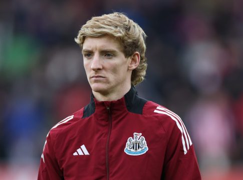 Ο Γκόρντον αποβλήθηκε και χάνει τον τελικό του League Cup με τη Λίβερπουλ (pics)