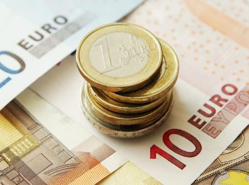 Κατώτατος μισθός: Στα 880 ευρώ από 1η Απριλίου – Αναλυτικά παραδείγματα