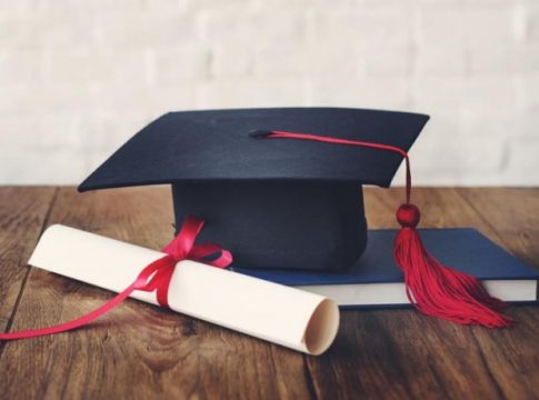 Δεύτερο κύκλωμα στη Ρόδο: Έβγαζαν πλαστά πτυχία αγγλικών για 1.200€ – Η εμπλοκή της προϊσταμένης της Πολεοδομίας