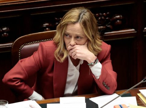 Ιταλία: Η Μελόνι δεσμεύεται να στηρίξει τις επιχειρήσεις που θα πληγούν από τους δασμούς του Τραμπ