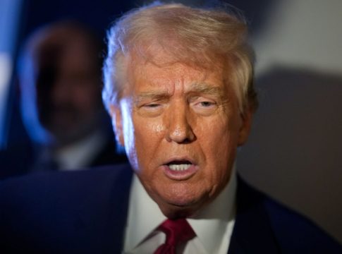 Τραμπ σε Αμερικανούς: Είναι μια οικονομική επανάσταση και θα κερδίσουμε – Κρατάτε γερά