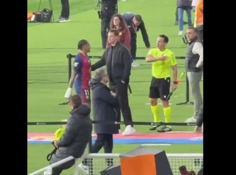 Έξαλλος με συμπαίκτες και διαιτητή ο Ραφίνια – Τον «κάλυψε» ο Φλικ (vid)