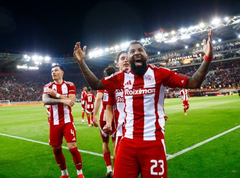 Η κόρη του Ροντινέι… ξυπνάει με τον ύμνο του Ολυμπιακού (vid)