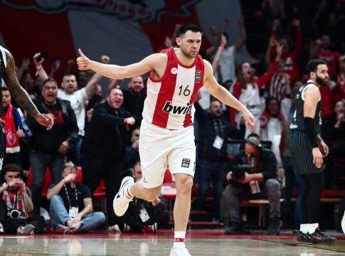 Tο ποδοσφαιρικό τακουνάκι του Παπανικολάου και τα σουτάκια του Έβανς στην προπόνηση του Ολυμπιακού στο Βερολίνο (vid)