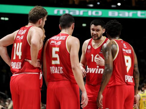 Ολυμπιακός: Οι πανηγυρισμοί και η ομιλία του Μπαρτζώκα στα αποδυτήρια (vid)