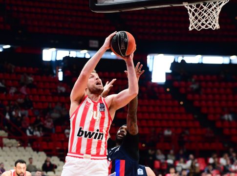 Βεζένκοφ: «Δεν κοιτάμε τα σενάρια στη Euroleague, θέλουμε να τερματίσουμε πρώτοι»