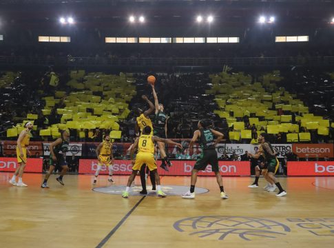 «Καυτή» ατμόσφαιρα στη «Sunel Arena» και εντυπωσιακό κορεό από τους οπαδούς της ΑΕΚ (pic & vid)