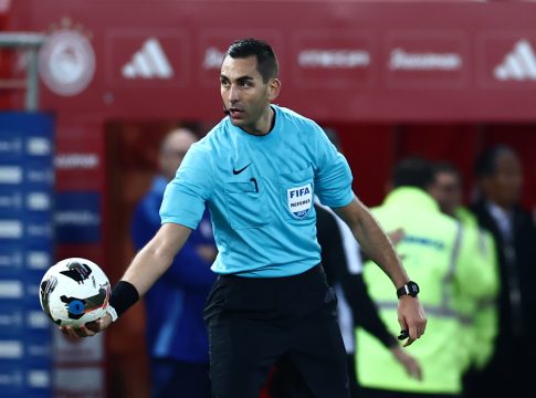 Παραφωνια ο Κολόμπο στο Φάληρο- Η ΑΕΚ όταν δεν κάνει καθυστερήσεις κλωτσάει στο ψαχνό. Κοιτάζει ο Ιταλός ρεφερι