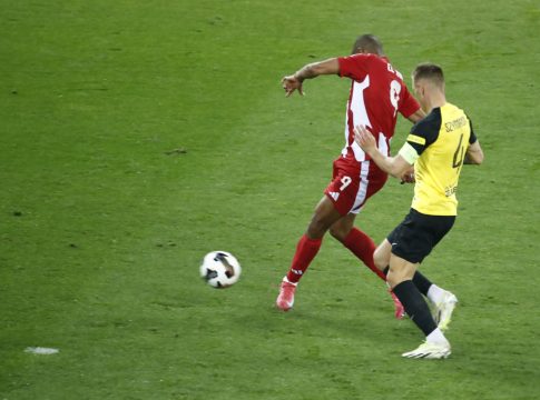 Ο Ολυμπιακός άνοιξε το σκορ στο ντέρμπι – Ο Ελ Κααμπί δίνει προβάδισμα στους «ερυθρόλευκους» (1-0, vid)