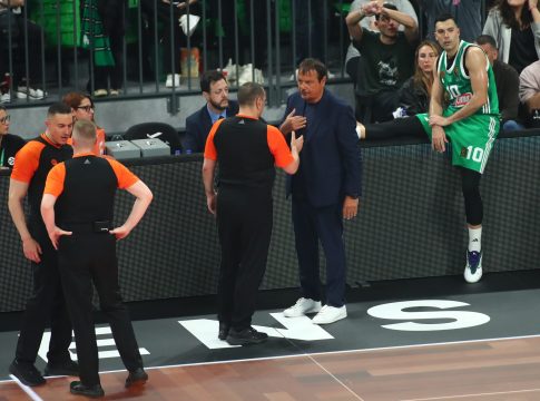 Αταμάν προς τους διαιτητές σύμφωνα με το φύλλο αγώνα: «Διαβάζετε πολύ τι γράφεται στο ίντερνετ και τώρα ήρθατε να σφυρίξετε εναντίον μας»