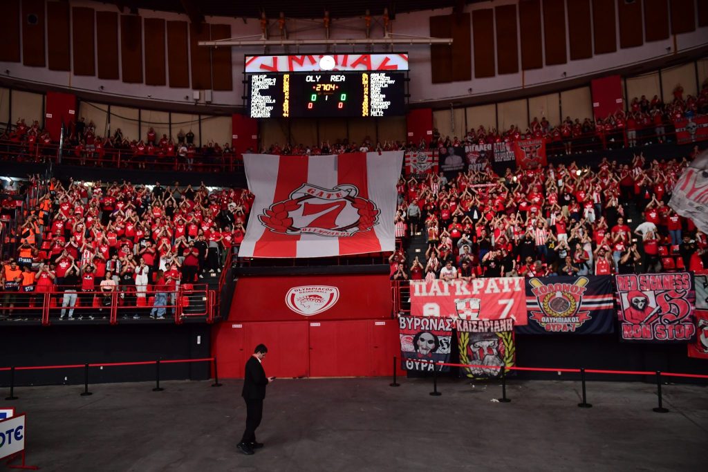 Ολυμπιακός: «Ζεσταίνεται» το ΣΕΦ ενόψει του Game 2 (vid)