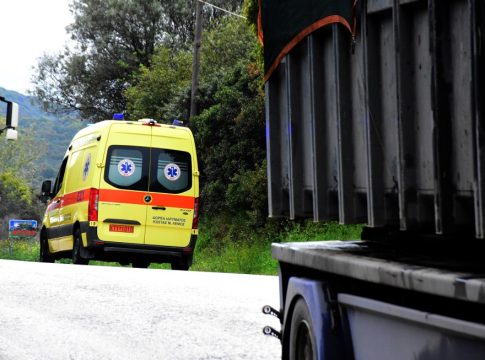 Φωκίδα: Νεκρή 27χρονη σε τροχαίο – Έπεσε με το όχημά της στον γκρεμό