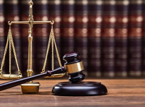 Στο ίδιο έργο θεατές…