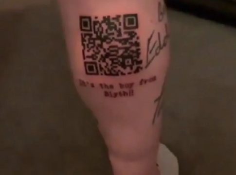 Απίθανο: Οπαδός της Νιούκαστλ έκανε τατουάζ QR code για το γκολ του Νταν Μπερν (vids)