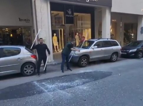 Έγινε η Πρώτη Ανάσταση στην Πάτρα – Γιατί σπάνε λάμπες οι καταστηματάρχες;