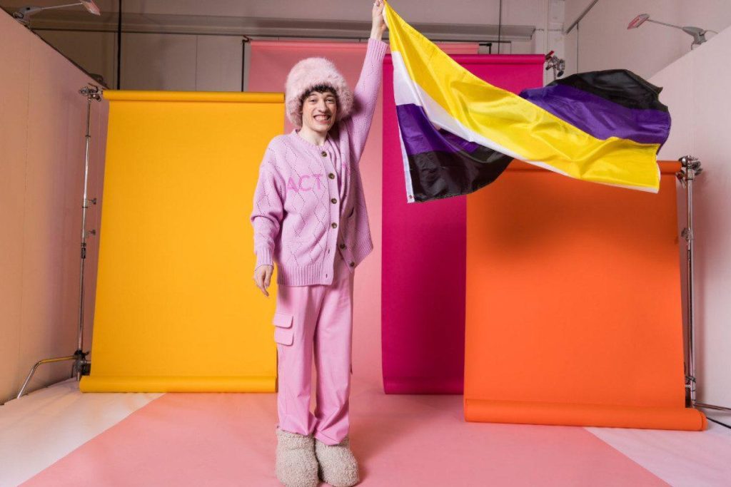 Eurovision: Η ΕΒU απαγορεύει τις Pride σημαίες από τη σκηνή