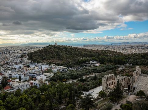 Βόμβα έτοιμη να εκραγεί η στεγαστική κρίση στην ΕΕ – Λίγα σπίτια, πολλοί ενδιαφερόμενοι, υψηλά ενοίκια