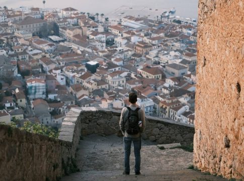 Ο τουρισμός στις «δαγκάνες» των δασμών Τραμπ – Οι «καραμπόλες» και η περιοχή έκπληξη στην Ελλάδα