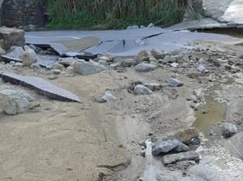 Μύκονος: Υπό διάλυση δρόμος μετά την κακοκαιρία (vid)
