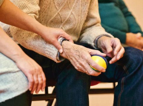 Σε μία Ευρώπη που γερνάει οι μετανάστες είναι το μέλλον της φροντίδας