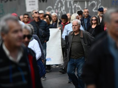 Πάσχα με άδειο πορτοφόλι – Αίτημα για επιταγή φτώχειας