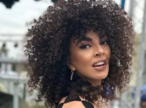 Δεν κάνει «πίσω» η Μαρία Σολωμού: «Θα έβγαινα με έναν 50αρη, αρκεί να μην βγαίνει με 19χρονες»