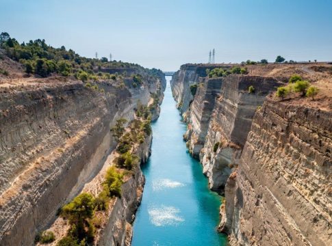 Πτώμα γυναίκας εντοπίστηκε να επιπλέει στον Ισθμό της Κορίνθου