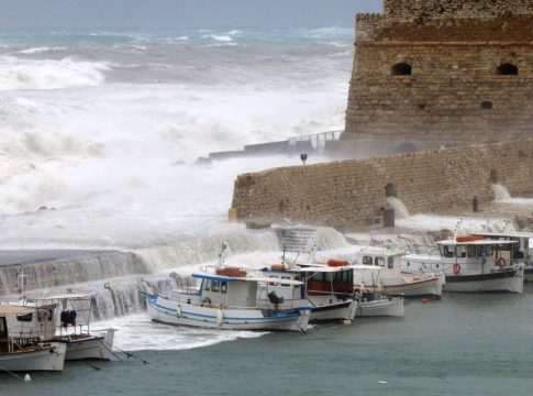 Ισχυρές βροχές και καταιγίδες σήμερα σε Δωδεκάνησα και Κρήτη – Ο καιρός στις υπόλοιπες περιοχές