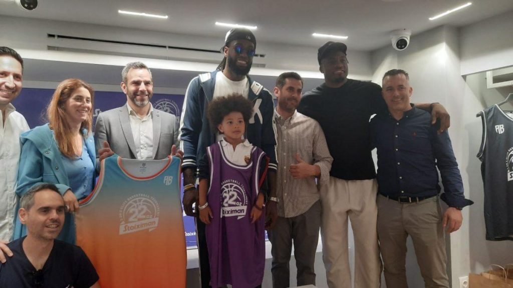 Αντετοκούνμπο: «Σε ελληνικά χέρια το τρόπαιο, ελπίζω και σε ελληνική ομάδα»