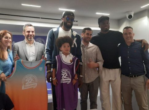 Αντετοκούνμπο: «Σε ελληνικά χέρια το τρόπαιο, ελπίζω και σε ελληνική ομάδα»