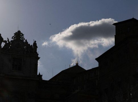«Habemus Papam» – Λευκός καπνός μετά την τέταρτη ψηφοφορία
