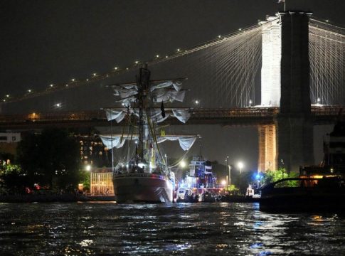 Ναυτικό ατύχημα στη Γέφυρα του Μπρούκλιν: «Άνθρωποι κρέμονταν από κατάρτια, έλεγα ταινία είναι;»
