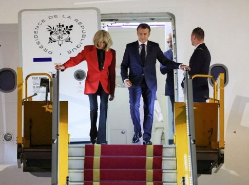 «Ξεκουμπίσου, χαμένε!» Τι είπε η Μπριζίτ Μακρόν στον Εμανουέλ μετά το «χαστούκι»