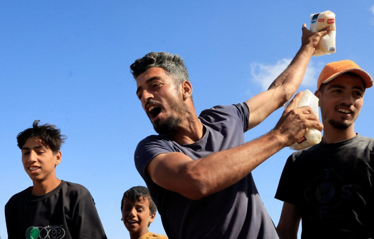 Γάζα: Χάος με την αμερικανική βοήθεια – Παλαιστίνιοι έσπασαν τα φράγματα – Ισραηλινά πυρά στους πεινασμένους