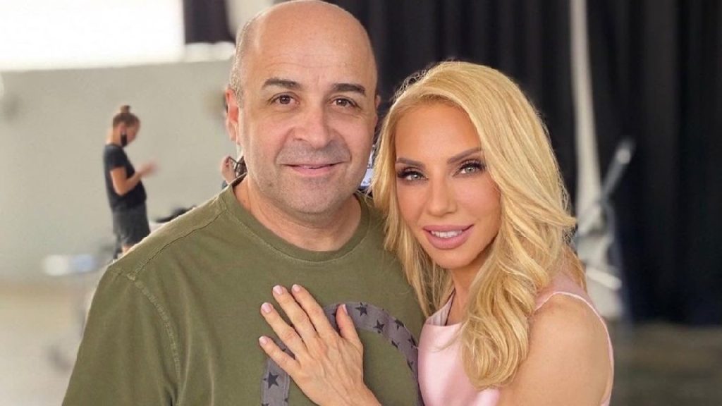 470τμ, πισίνα, άπειρα μπαλκόνια: Αυτή είναι η βίλα του Σεφερλή στη Βούλα που αγόρασε με την 1η του γυναίκα & μόλις χώρισαν, την εγκατέλειψαν