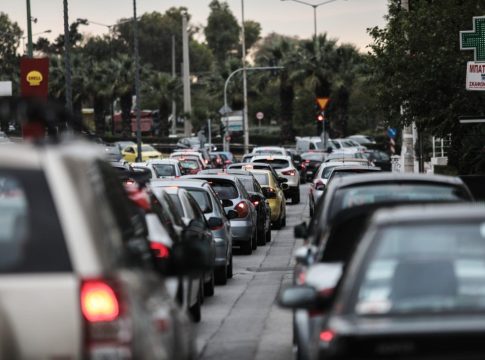 Καραμπόλα τριών ΙΧ στην Περιφερειακή Υμηττού – Μεγάλο μποτιλιάρισμα