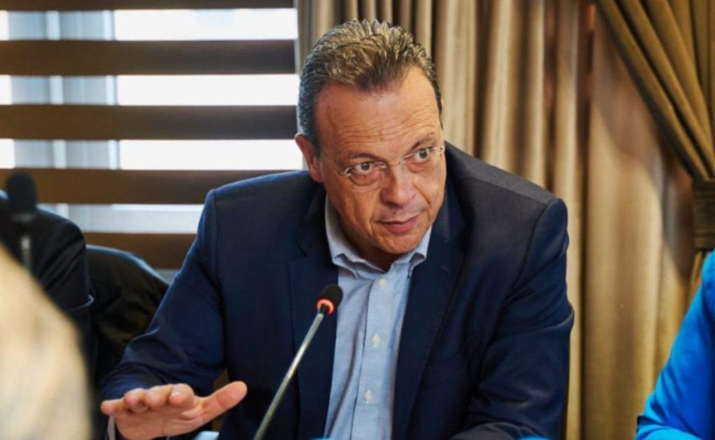 Φάμελλος: «Συνώνυμο των λέξεων «υποκρισία» και «ψέμα» ο Μητσοτάκης»