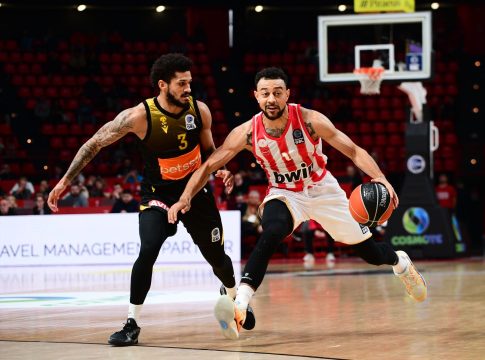 Με… φόρα από την πρόκριση στο Final 4 ο Ολυμπιακός υποδέχεται την ΑΕΚ στα ημιτελικά της Basket League