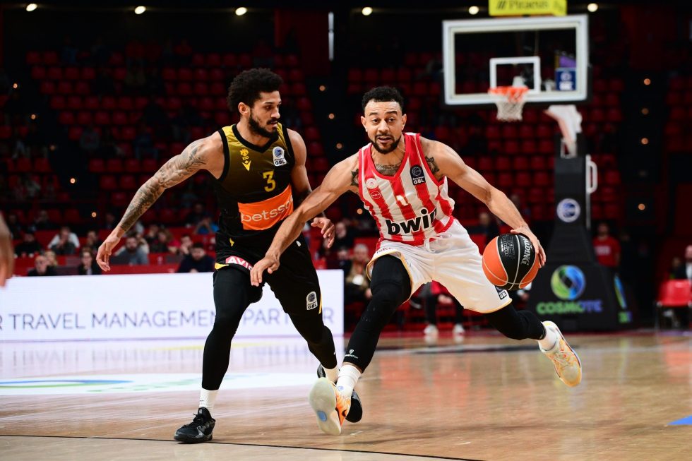 Με… φόρα από την πρόκριση στο Final 4 ο Ολυμπιακός υποδέχεται την ΑΕΚ στα ημιτελικά της Basket League